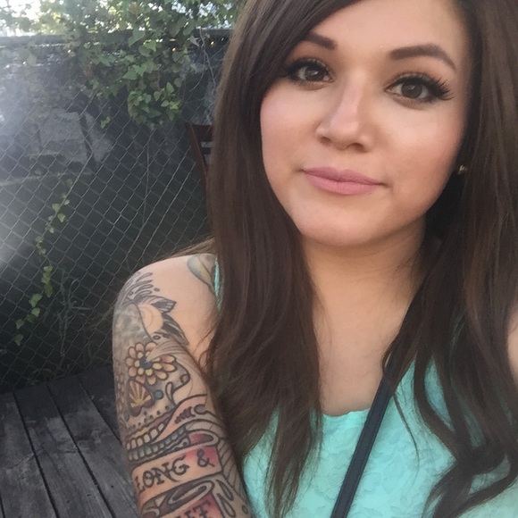 Meet your Posher, Gabrielle - Picture 1 of 1